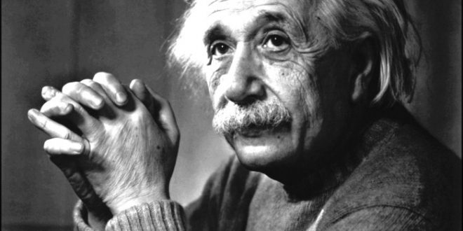 السيرة الذاتيه لحياة ألبرت أينشتاين